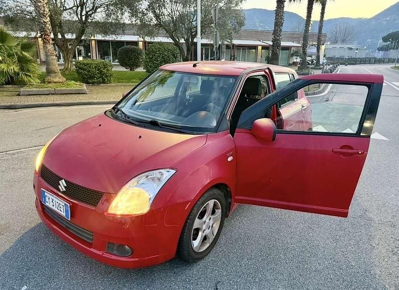 Usata Suzuki Swift GLX 69 CV (50 kW) 2005 Rosso Utilitaria