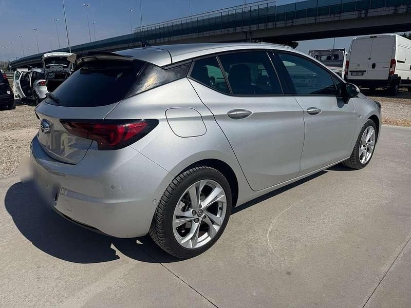 Usata Opel Astra Ultimate 122 CV (89 kW) 2021 Argento Berlina