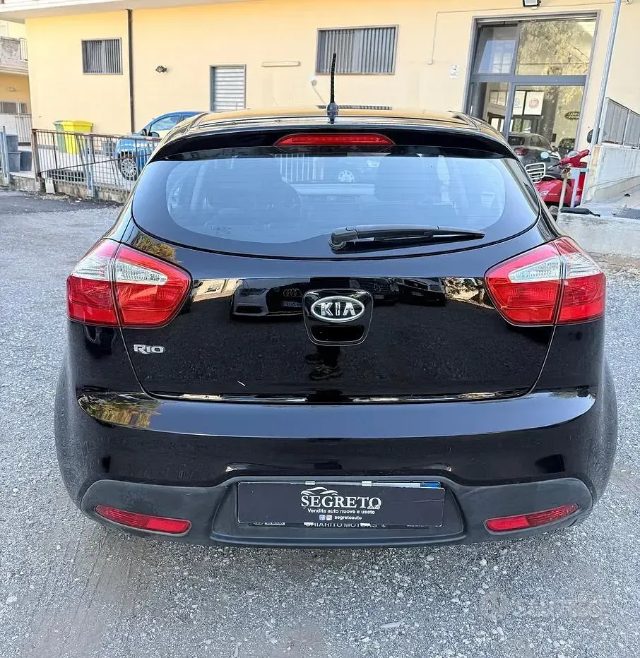 Usata Kia Rio EX 85 CV (62 kW) 2012 Nero Berlina