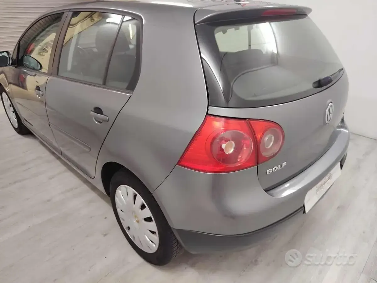 Usata VW Golf VI Comfortline 102 CV (75 kW) 2008 Grigio scuro Utilitaria