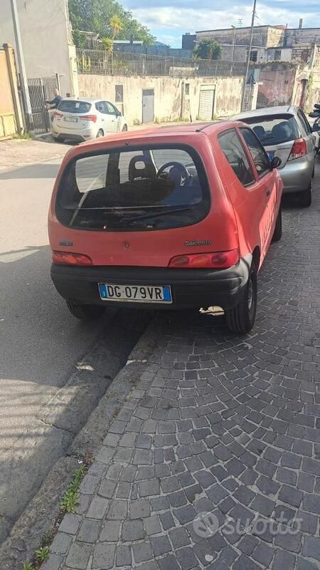 Usata Fiat 600 54 CV (39 kW) 2007 Rosso Utilitaria