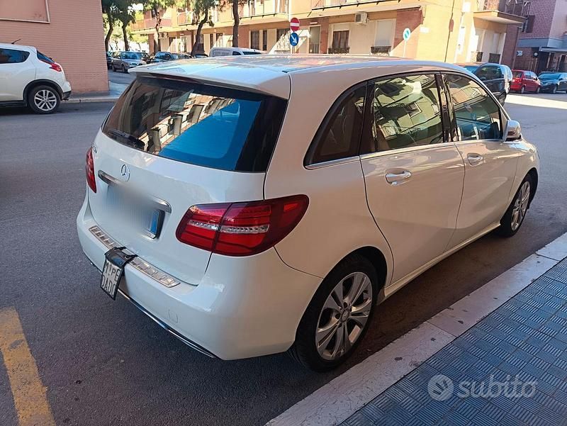 Usata Mercedes B180 Premium 109 CV (80 kW) 2016 Bianco Utilitaria