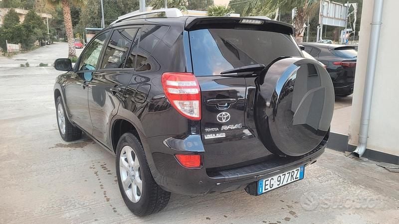 Usata Toyota RAV4 150 CV (110 kW) 2011 Nero SUV