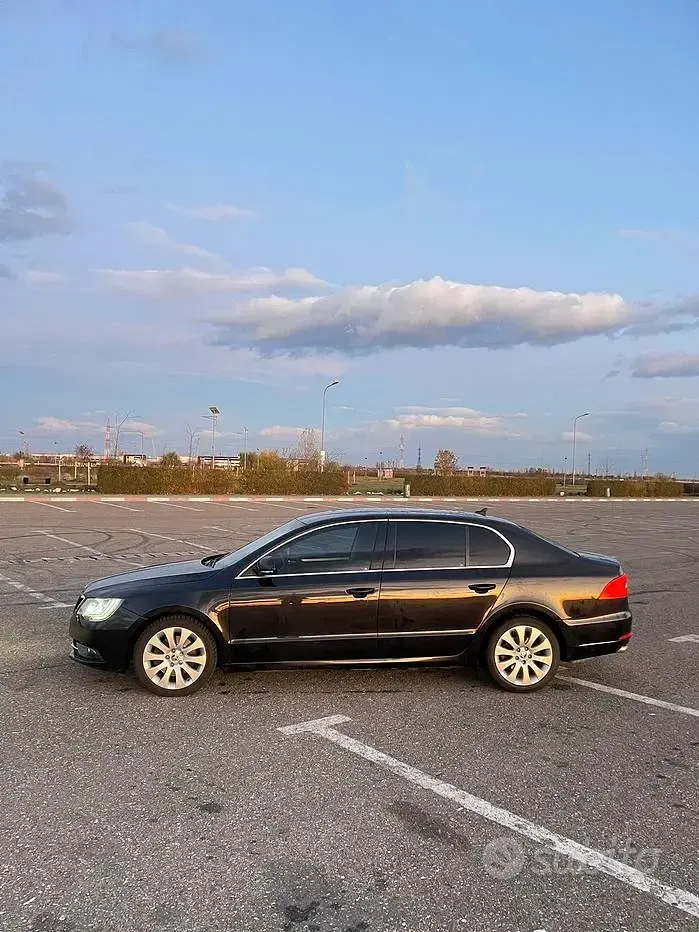 Usata Skoda Superb 170 CV (125 kW) 2014 Nero Berlina