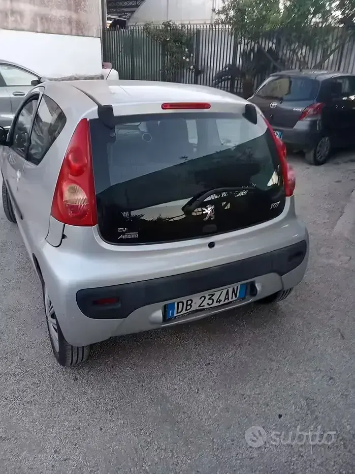 Usata Peugeot 107 68 CV (50 kW) 2006 Utilitaria