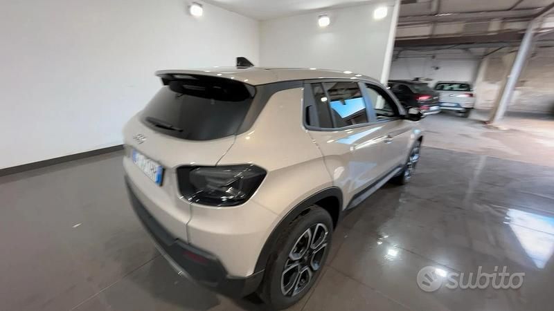 Usata Jeep Avenger Summit 100 CV (73 kW) 2024 Beige SUV