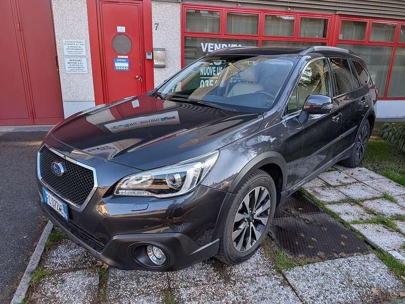Usata Subaru Outback 175 CV (128 kW) 2016 Grigio Station wagon