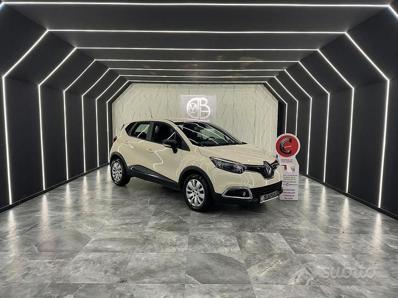 Usata Renault Captur Life 90 CV (66 kW) 2015 Beige SUV