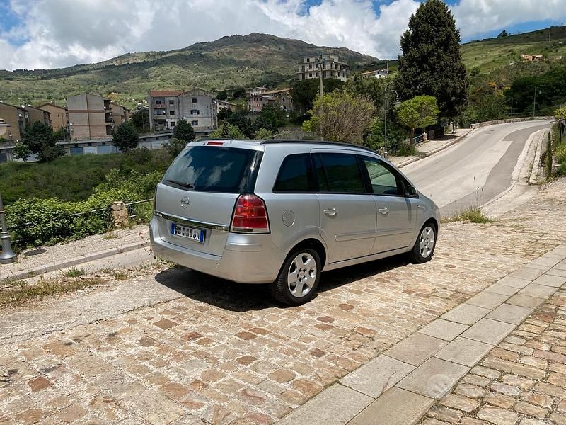 Usata Opel Zafira Enjoy 120 CV (88 kW) 2006 Argento Monovolume