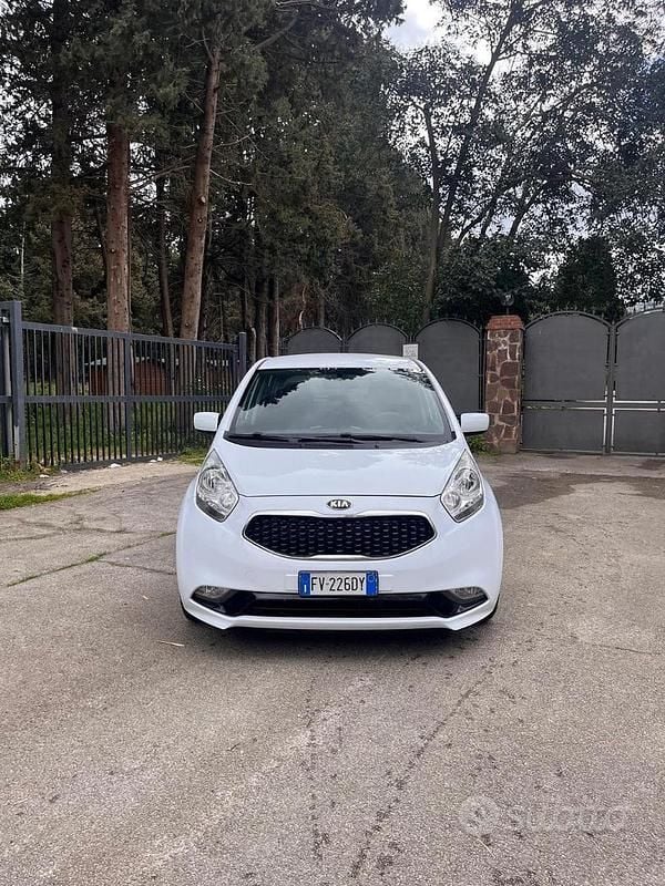 Usata Kia Venga 90 CV (66 kW) 2019 Bianco Utilitaria