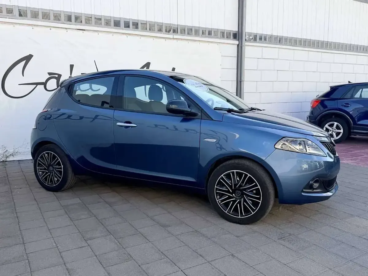 Usata Lancia Ypsilon Silver 69 CV (50 kW) 2024 Blu/azzurro Utilitaria