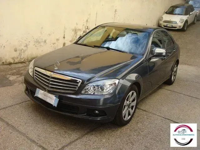 Usata Mercedes 220 Elegance 169 CV (124 kW) 2008 Grigio