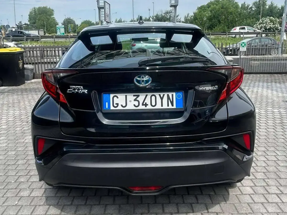 Usata Toyota C-HR Active 98 CV (72 kW) 2022 Nero SUV