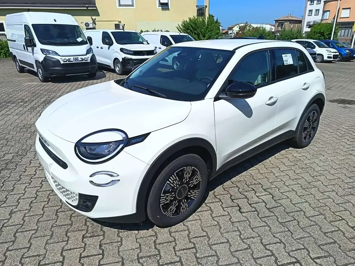 Nuova Fiat 600 Icon 136 CV (100 kW) 2026 Bianco SUV