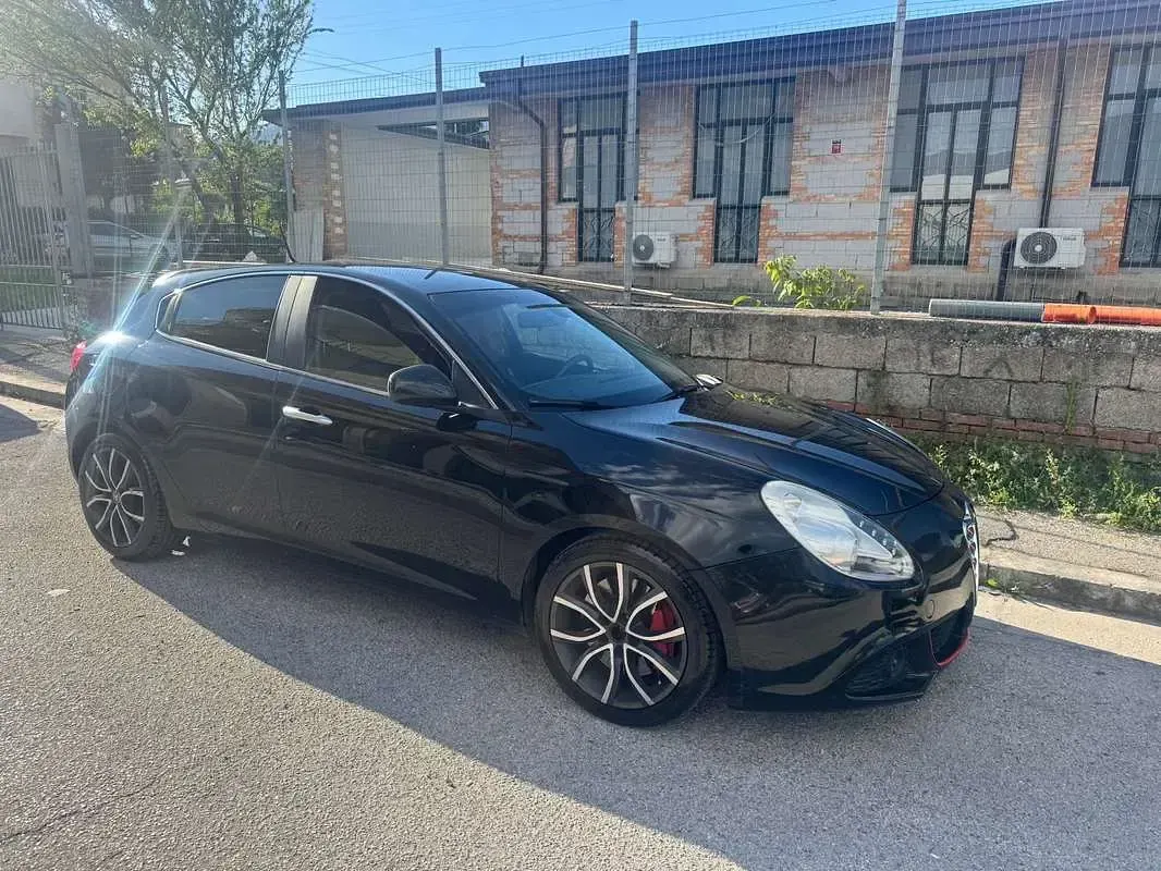 Usata Alfa Romeo Giulietta Exclusive 140 CV (102 kW) 2011 Nero Utilitaria