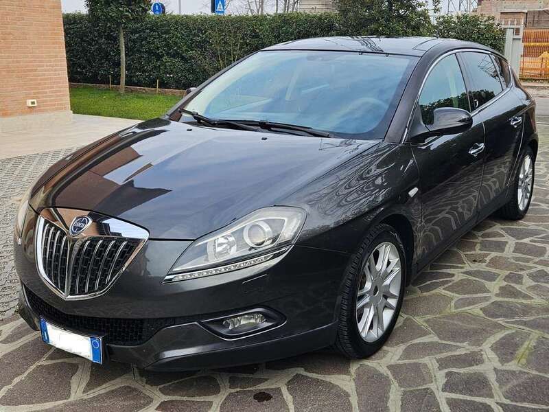 Grigio Usata 2009 Lancia Delta Due volumi | 4500 € (Buon prezzo) - Immagine 1/4