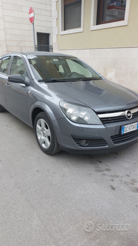Usato 2007 Opel Astra 1.2 Diesel 90 CV (3.000 €)