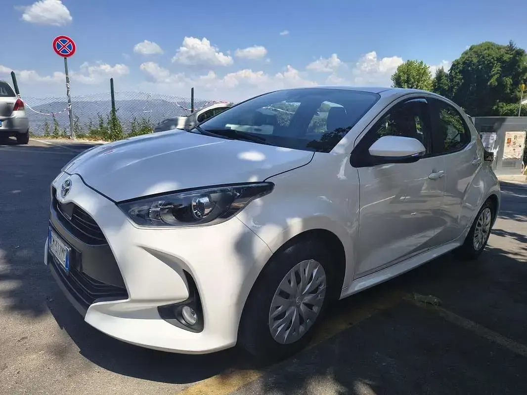 Usata Toyota Yaris Hybrid Active 92 CV (67 kW) 2024 Berlina