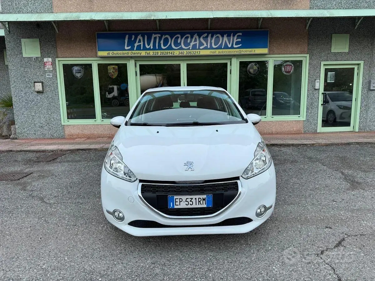 Usata Peugeot 208 Active 67 CV (49 kW) 2013 Bianco Utilitaria