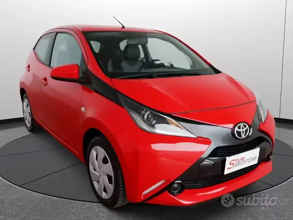Usata Toyota Aygo Cool 69 CV (50 kW) 2017 Rosso Utilitaria