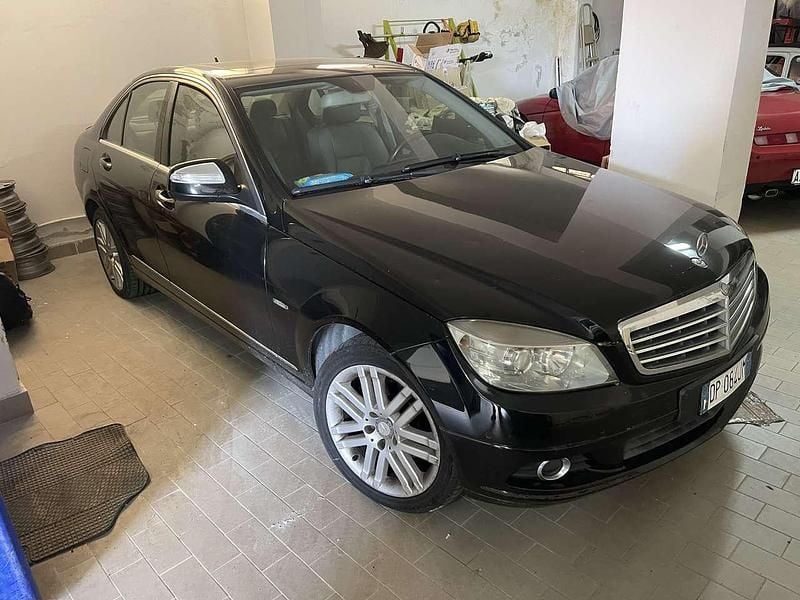 Nero Usata 2007 Mercedes C220 Elegance Tre volumi | 6300 € (Buon prezzo) - Immagine 1/4