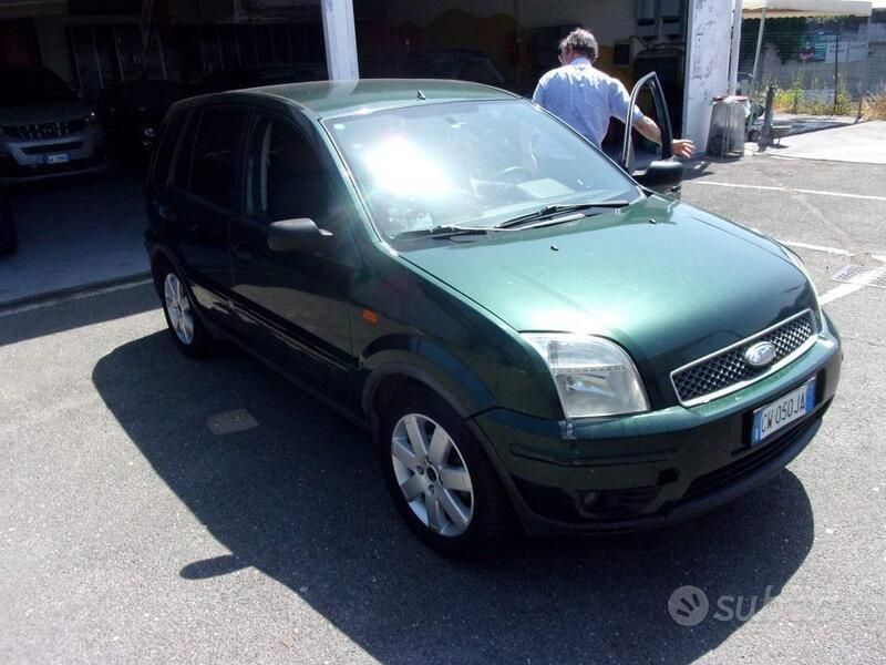 Verde Usata 2005 Ford Fusion Collection Tre volumi | 1200 € (Super prezzo) - Immagine 1/4