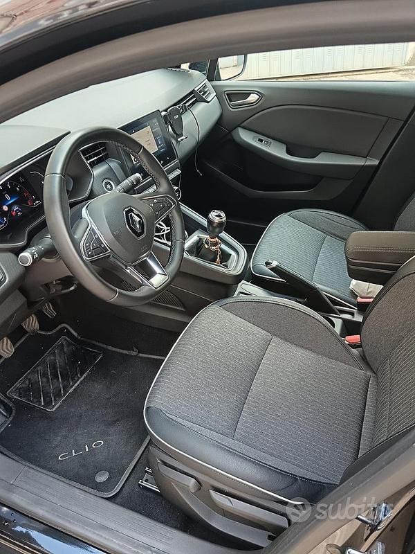 Usata Renault Clio V 90 CV (66 kW) 2021 Nero Berlina