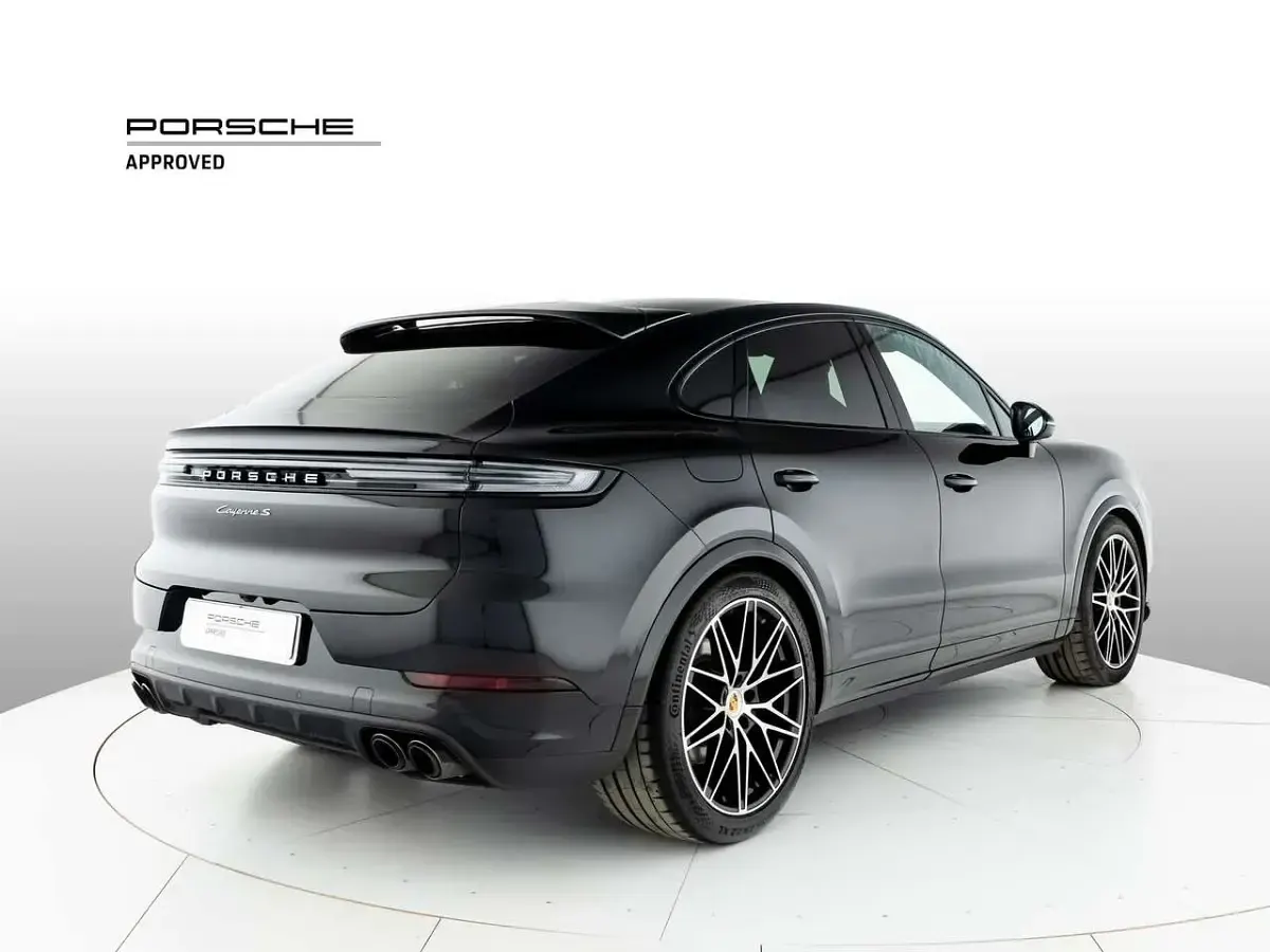 Usata Porsche Cayenne 475 CV (349 kW) 2024 Nero cromite metallizzato SUV
