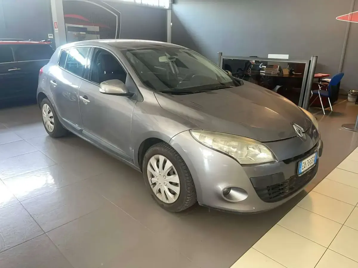 Usata Renault Mégane III Luxe 110 CV (80 kW) 2010 Grigio Berlina
