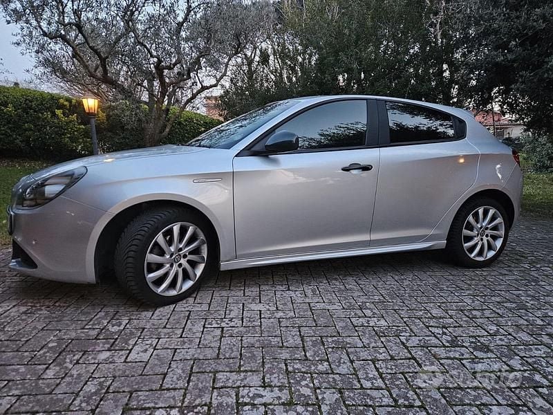 Usata Alfa Romeo Giulietta 120 CV (88 kW) 2019 Grigio Utilitaria