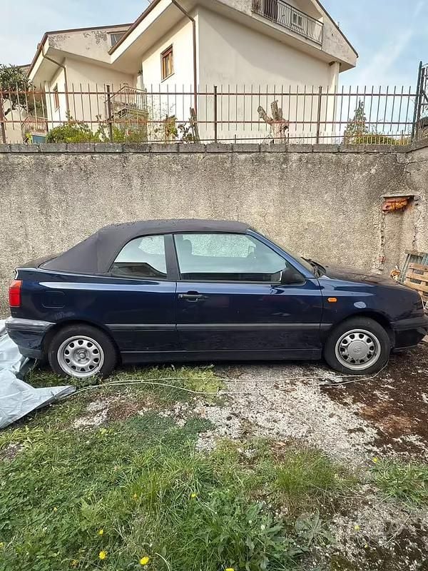 Usata VW Golf Cabriolet 75 CV (55 kW) 1997 Blu Cabrio