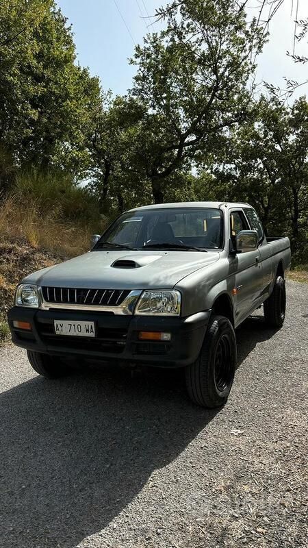 Grigio Usata 2000 Mitsubishi L200 Pick-up | 9500 € (Molto cara) - Immagine 1/4