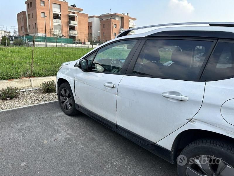 Usata Peugeot 2008 Active 75 CV (55 kW) 2017 Bianco SUV