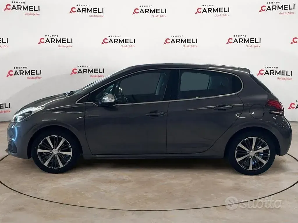 Usata Peugeot 208 Allure 82 CV (60 kW) 2018 Grigio Utilitaria
