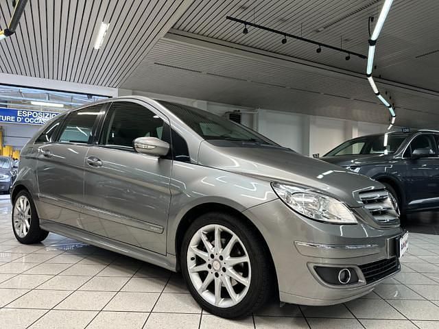 Grigio Usata 2007 Mercedes B180 Monovolume | 4490 € (Buon prezzo) - Immagine 1/4