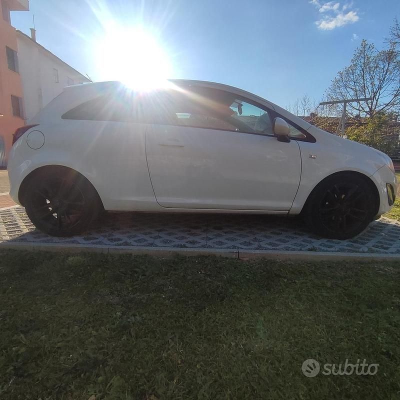 Usata Opel Corsa 86 CV (63 kW) 2011 Bianco Utilitaria