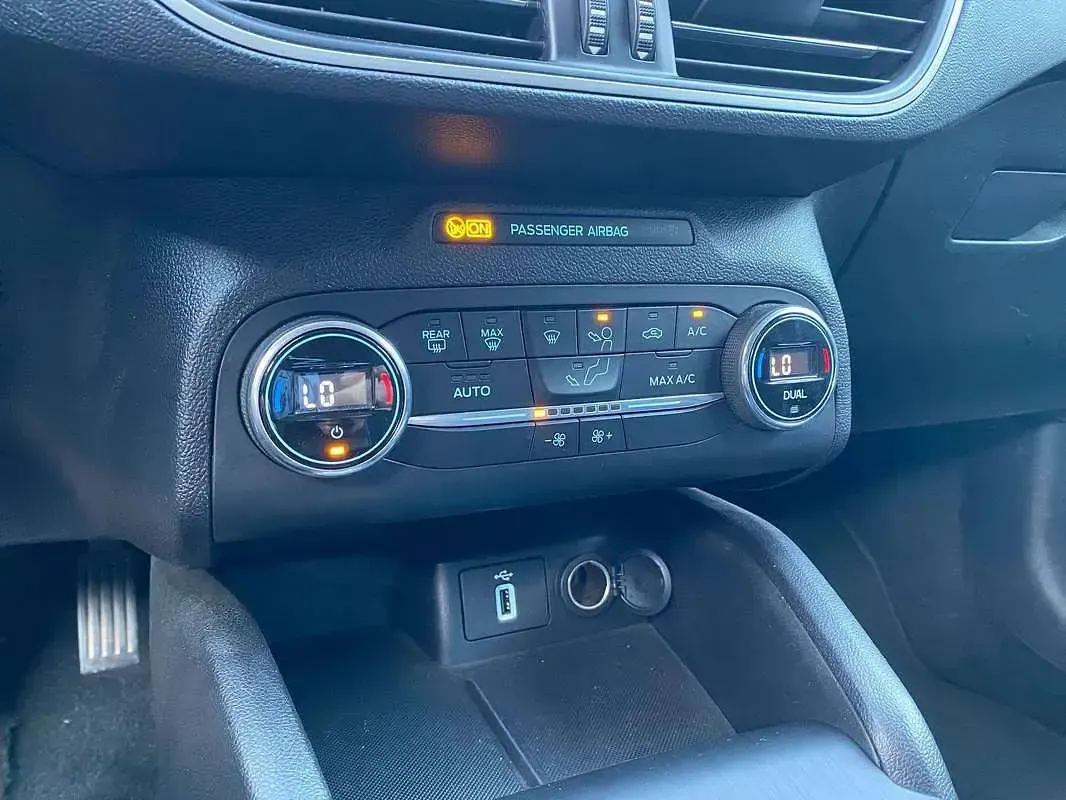 Usata Ford Focus Business Edition 120 CV (88 kW) 2019 Grigio Station wagon
