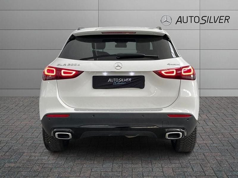 Usata Mercedes GLA200 150 CV (110 kW) 2020 Bianco SUV