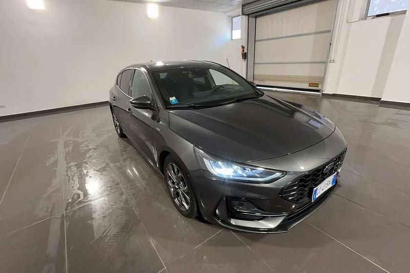 Usata Ford Focus 116 CV (85 kW) 2024 Grigio Berlina