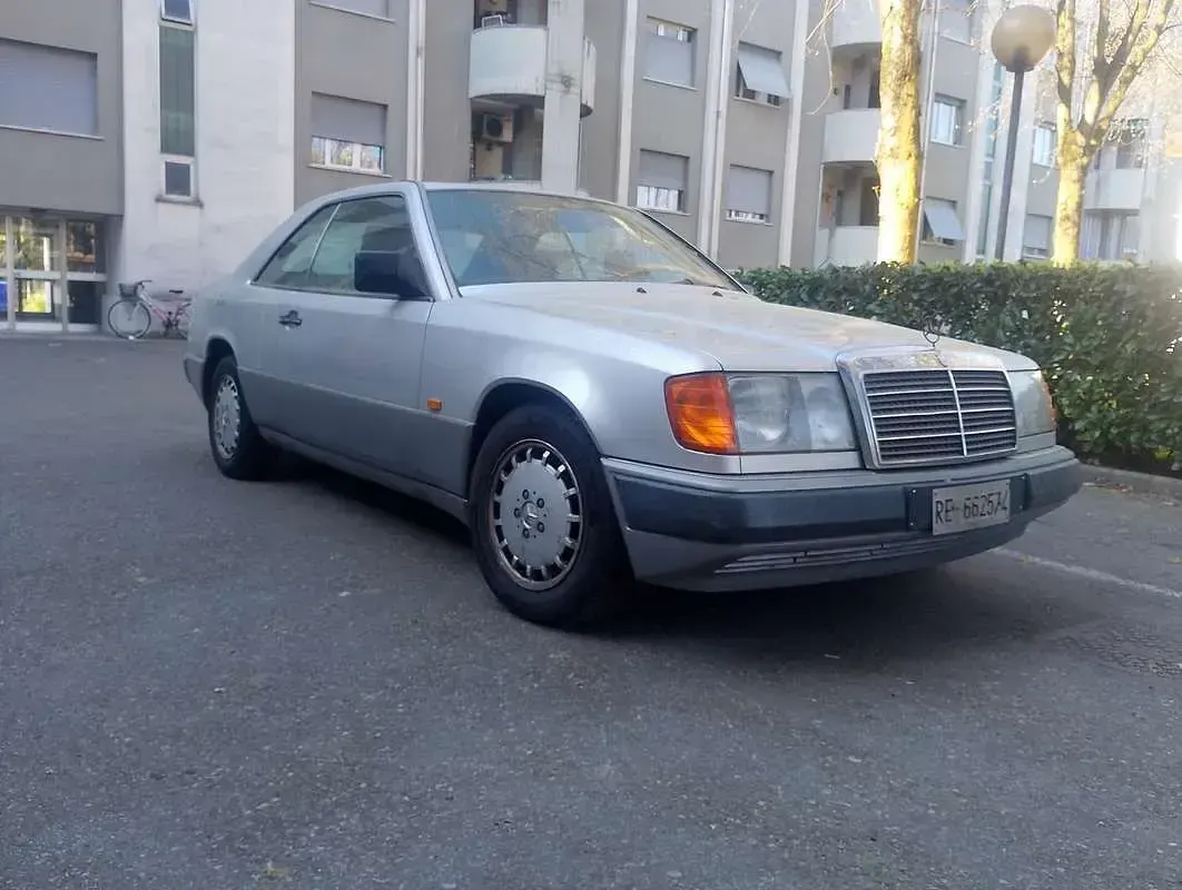 Usata Mercedes 200 122 CV (89 kW) 1992 Argento Coupé