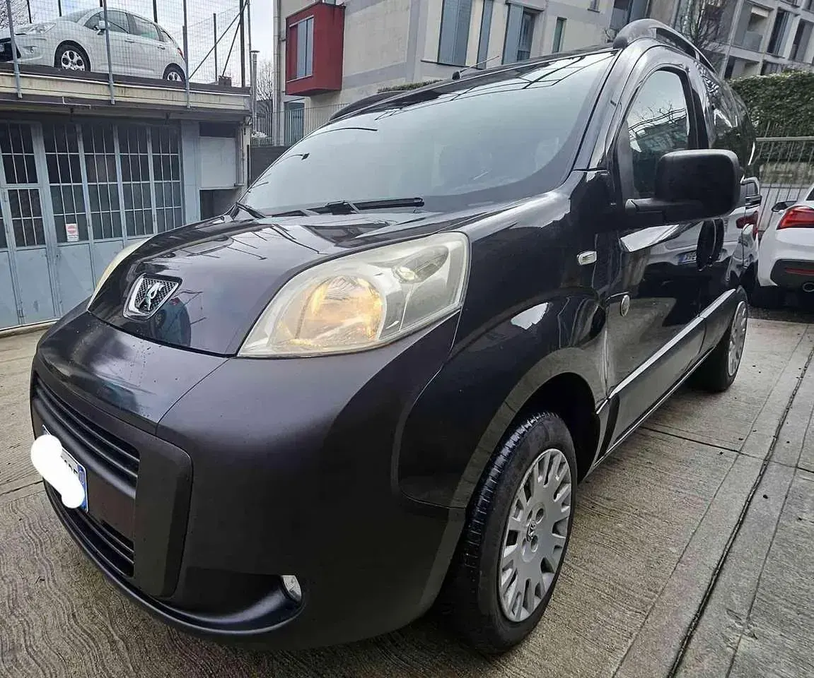 Usata Peugeot Bipper Outdoor 75 CV (55 kW) 2011 Nero(met.) Monovolume
