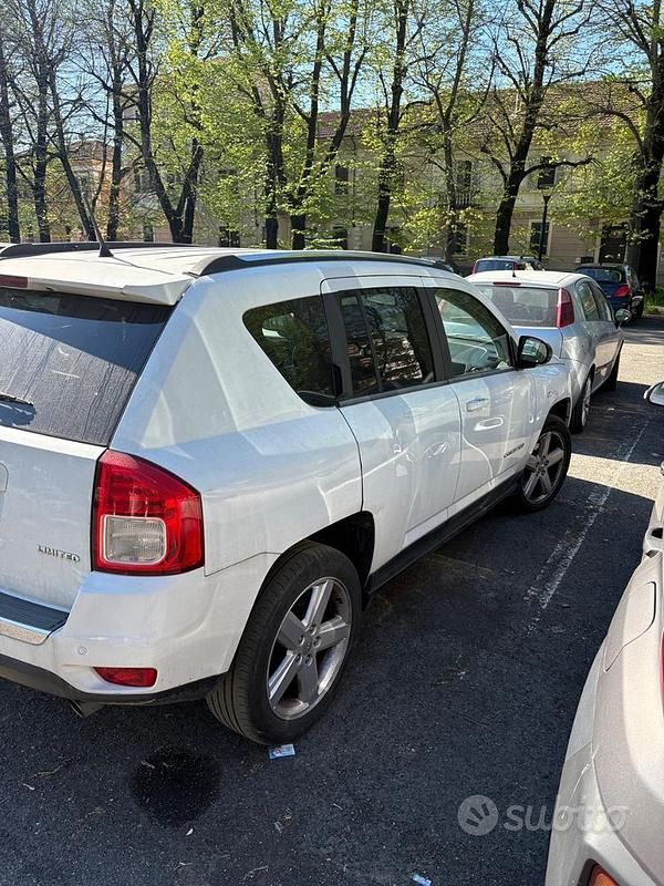 Usata Jeep Compass 163 CV (119 kW) 2011 Bianco SUV