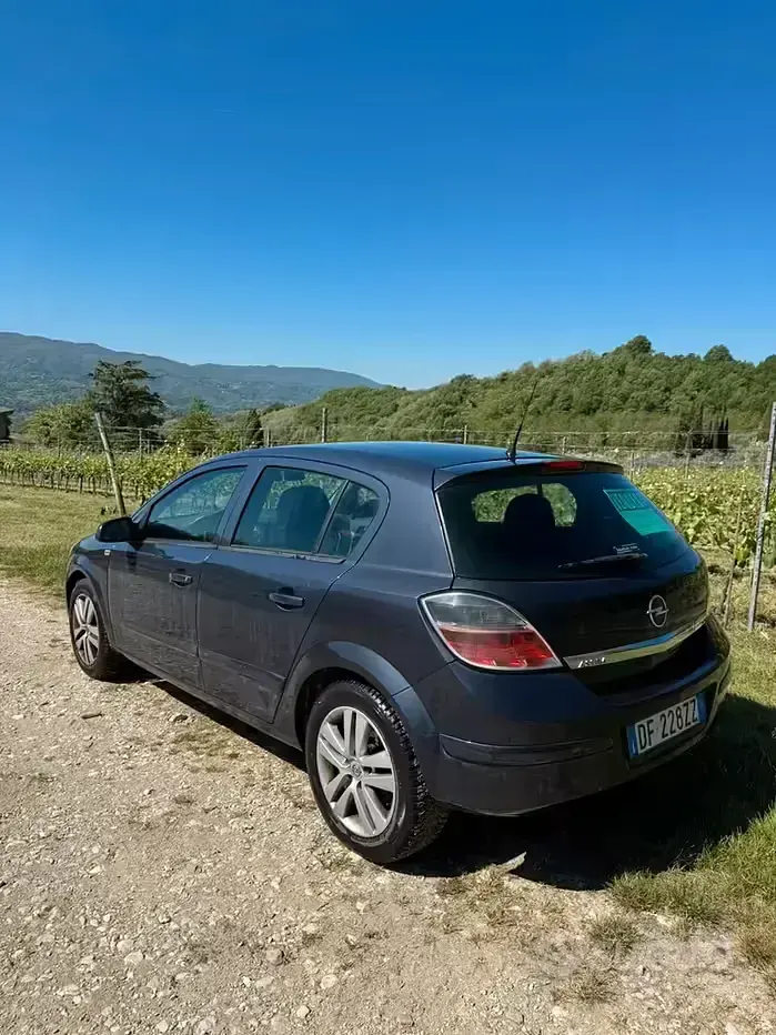 Usata Opel Astra 90 CV (66 kW) 2007 Blu Berlina