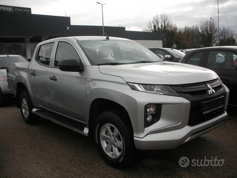 Usata Mitsubishi L200 Inform 150 CV (110 kW) 2023 Grigio Pick-up