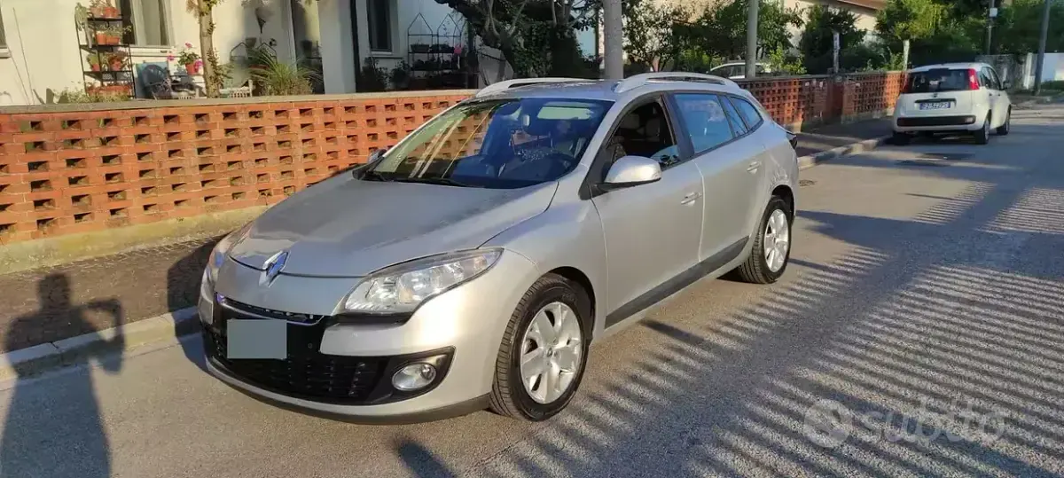 Usata Renault Mégane GrandTour 110 CV (80 kW) 2013 Grigio Station wagon