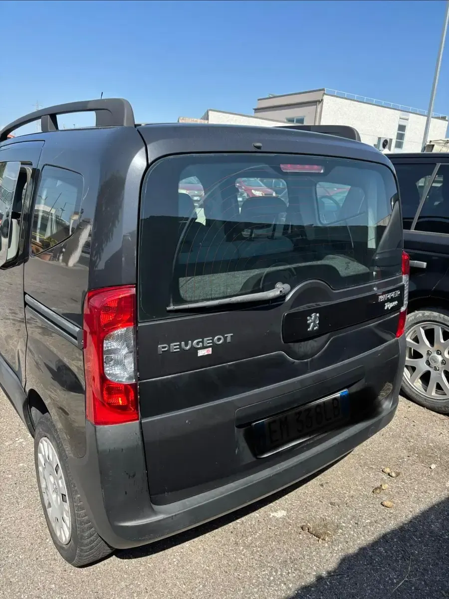 Usata Peugeot Bipper Family 75 CV (55 kW) 2012 Nero Monovolume