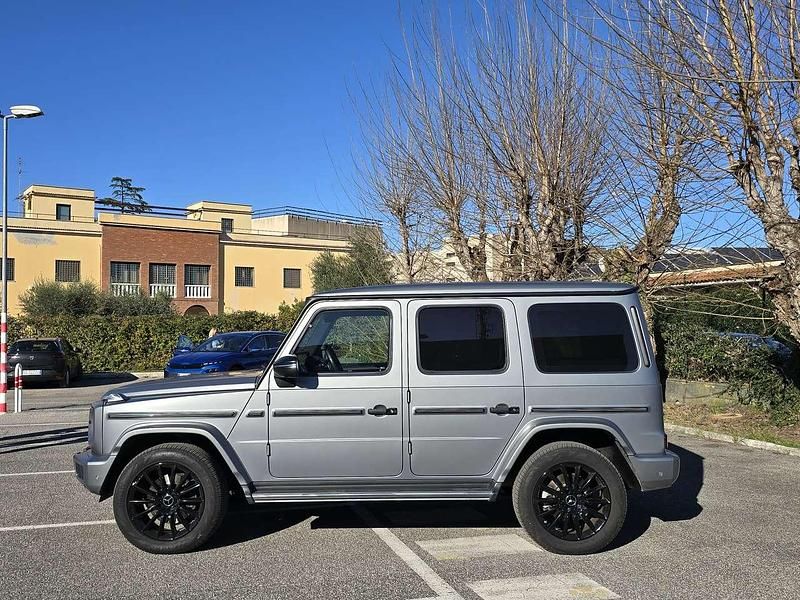 Usata Mercedes G400 AMG line 330 CV (242 kW) 2023 Selenite grey SUV