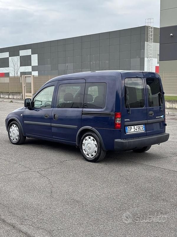 Usata Opel Combo Enjoy 97 CV (71 kW) 2008 Blu Monovolume