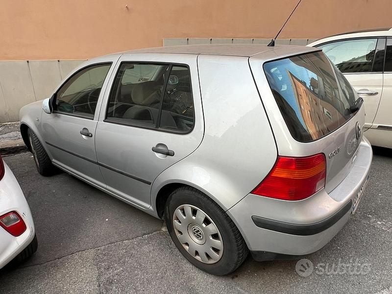 Usata VW Golf IV 100 CV (73 kW) 2000 Grigio Berlina