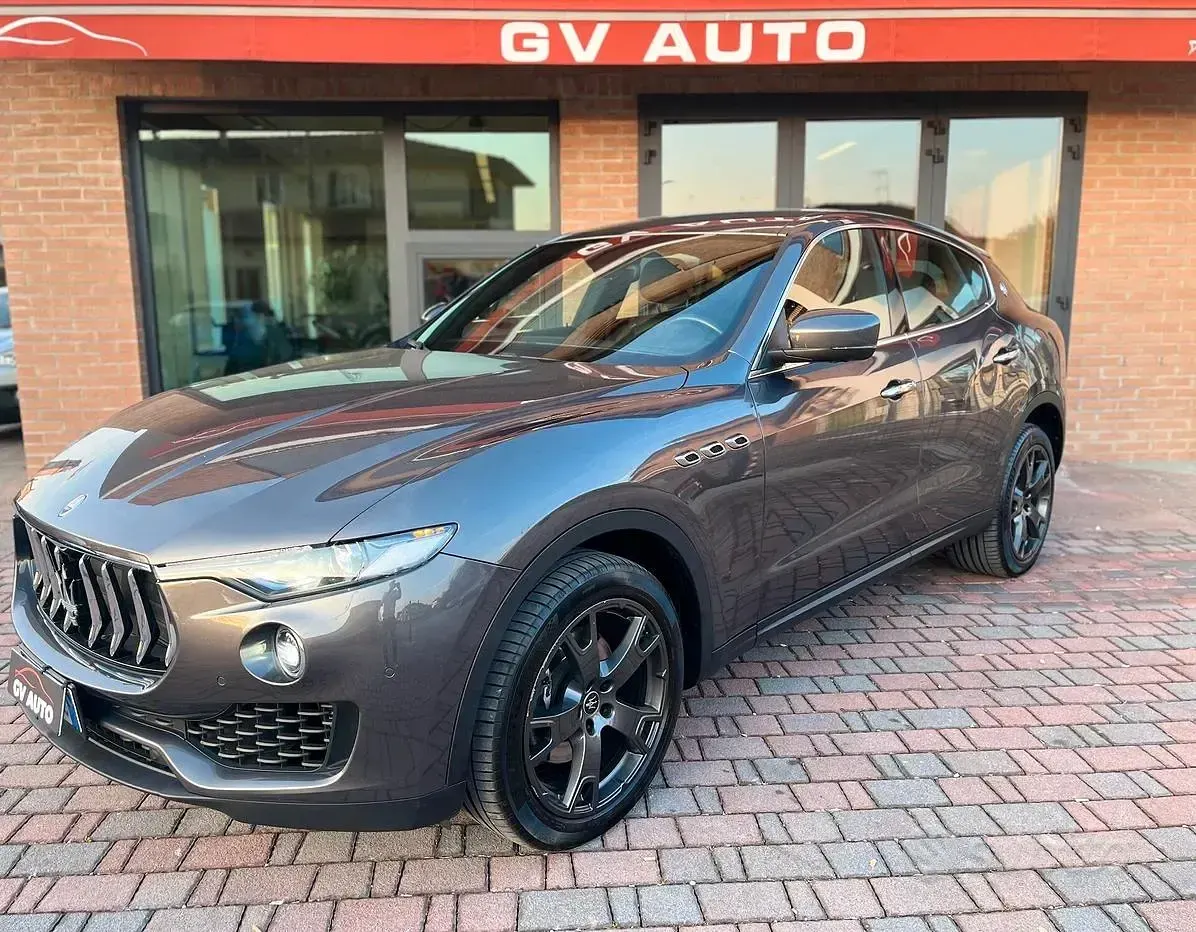 Usata Maserati Levante 250 CV (183 kW) 2020 Grigio SUV